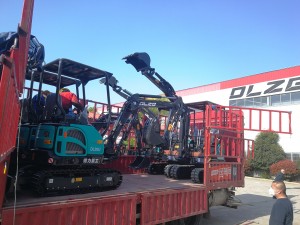 果園小型挖掘機發(fā)貨了